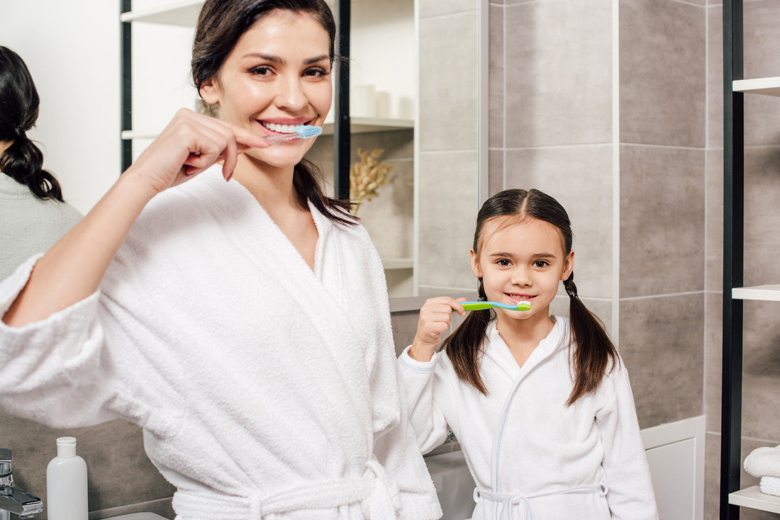 Pros and Cons of Fluoride Toothpaste (+4 Alternatives)