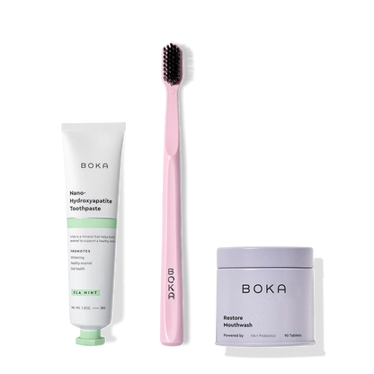 Fresh on the Go: toothpaste tube, pink charcoal-bristle toothbrush, and mouthwash tablets on white.